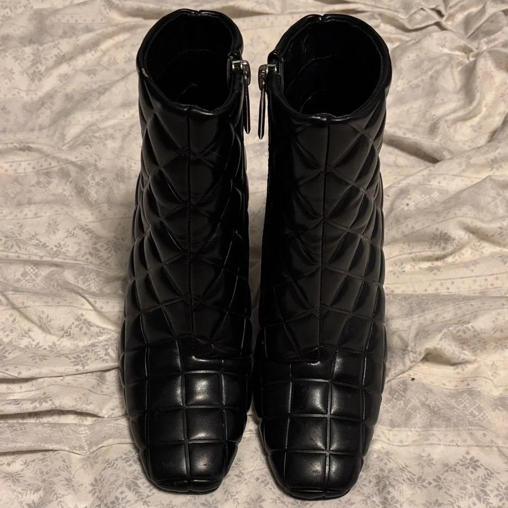 Cape Robbin Black Quilted Ankle Booties - Picture 5 of 6